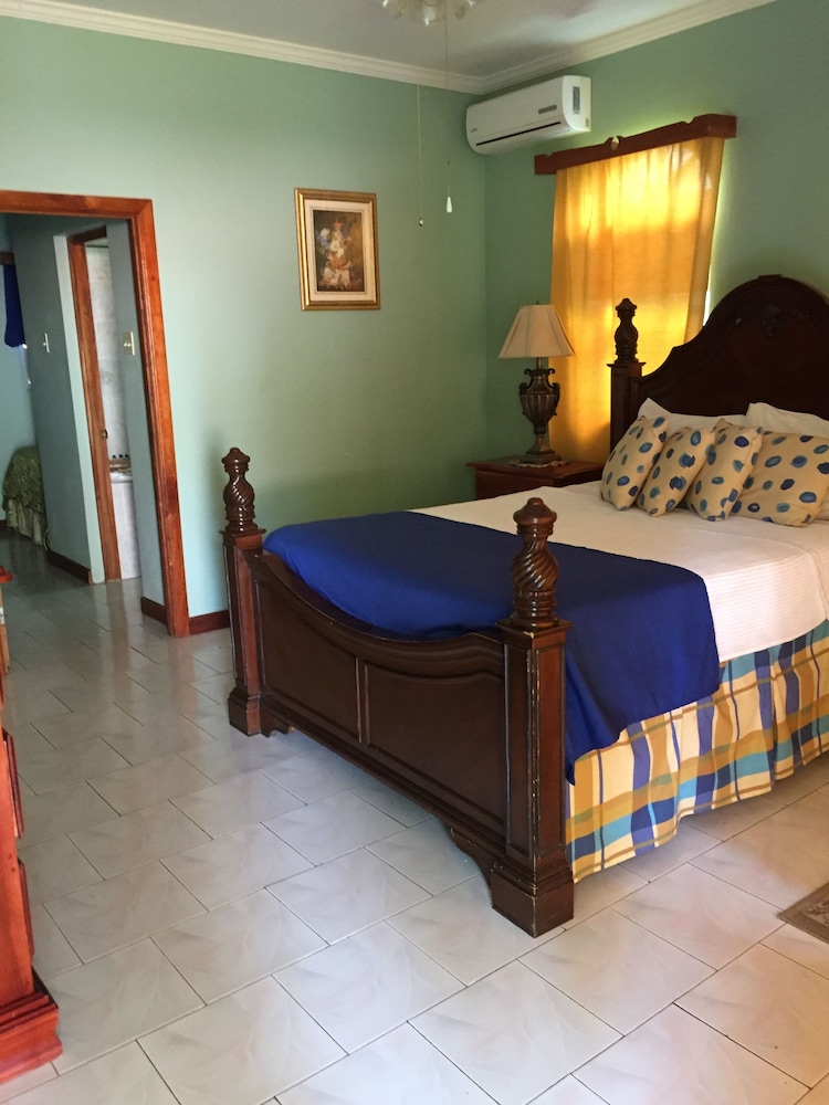 Villa photo 3
