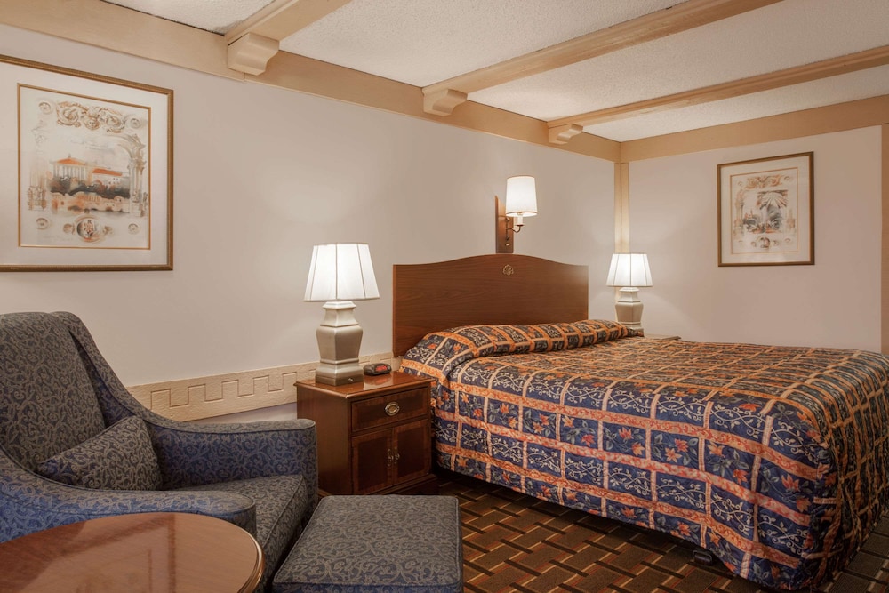 Room, 1 Queen Bed photo 2