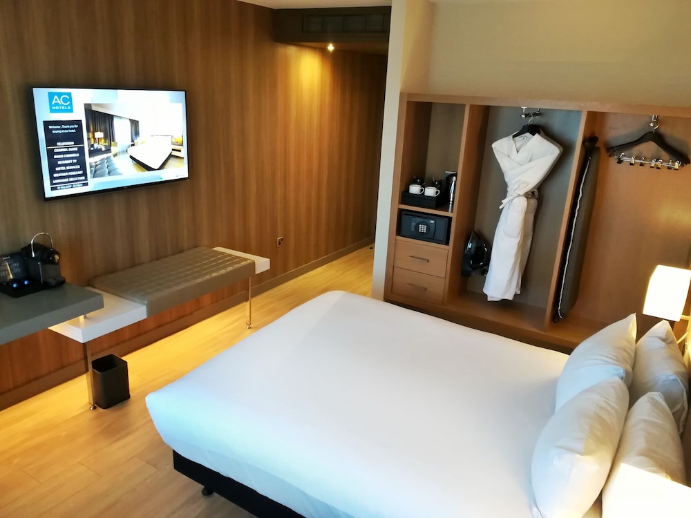 Superior Room, 1 Queen Bed - Photo 2