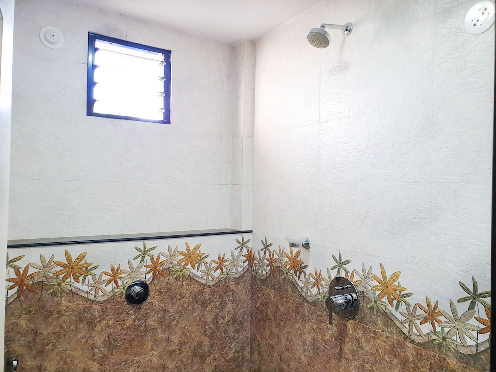 Standard A/C Room - Photo 8