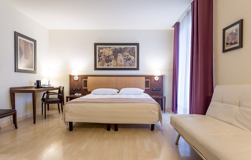 Business Double Room - Photo 2