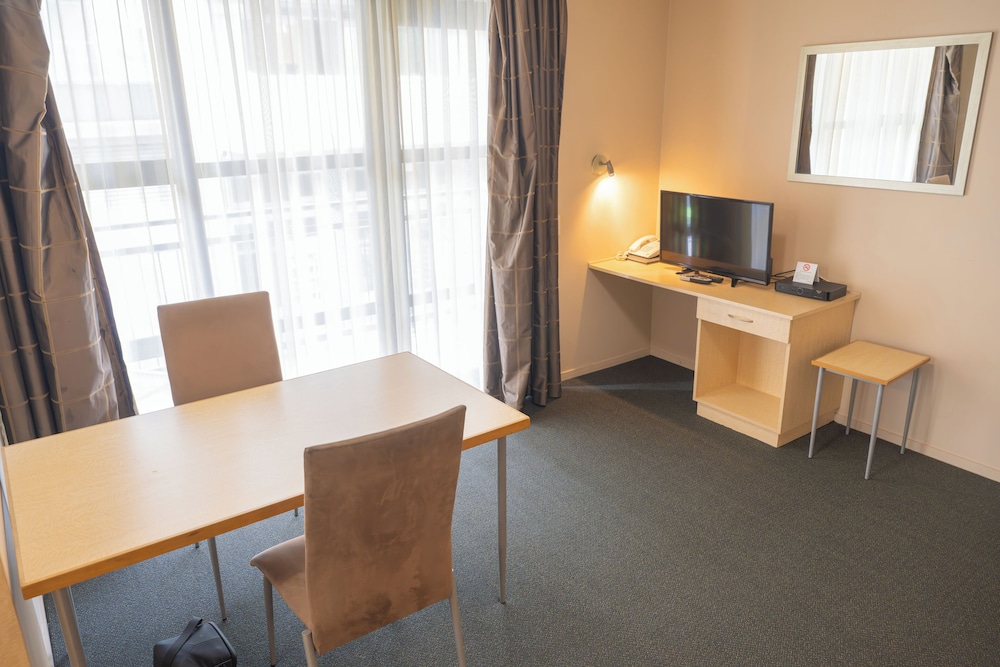 Executive Suite thumbnail 6