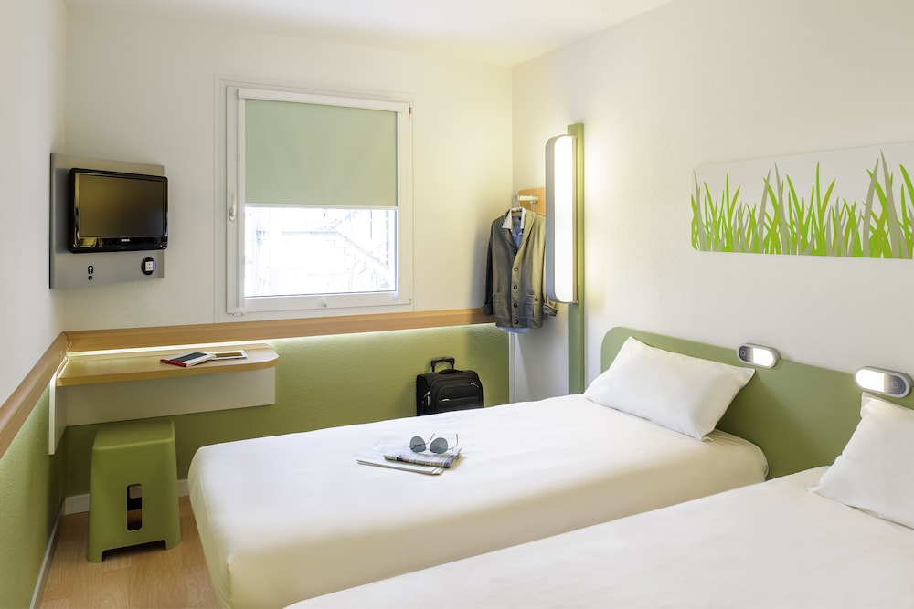Room, 2 Twin Beds - Photo 6