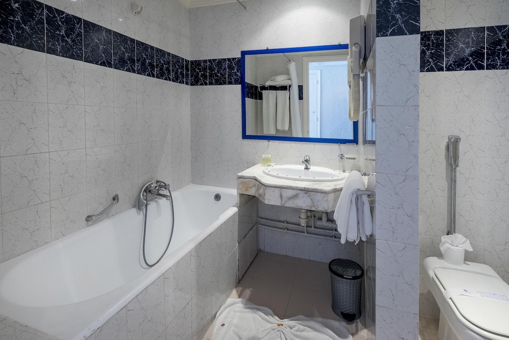 Standard Double Room - Photo 7
