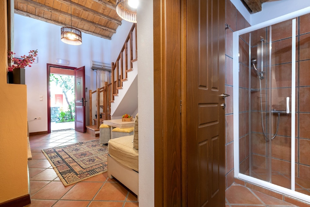 One Bedroom Residence (Split Level) | 45m² photo 3