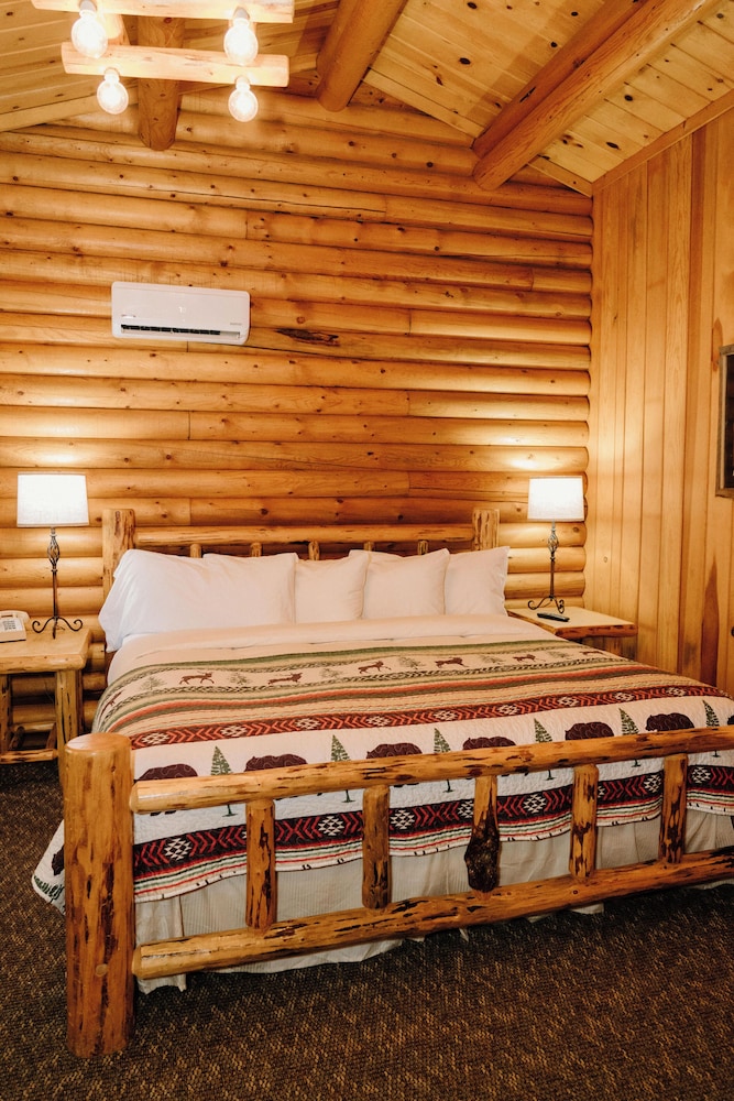 (Pets Allowed) Premium Cabin, Multiple Beds, Garden View