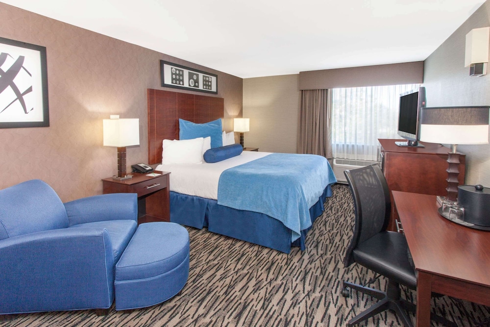 Deluxe Room, 1 King Bed - Photo 2
