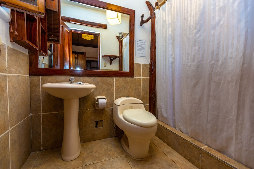 Double Queen Bed, garden view, air condition, tv and frigobar. photo 2