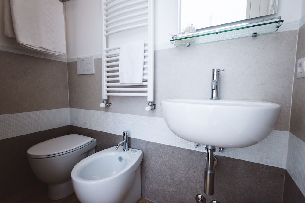 Standard Double Room, Ensuite (Green Room	) photo 2