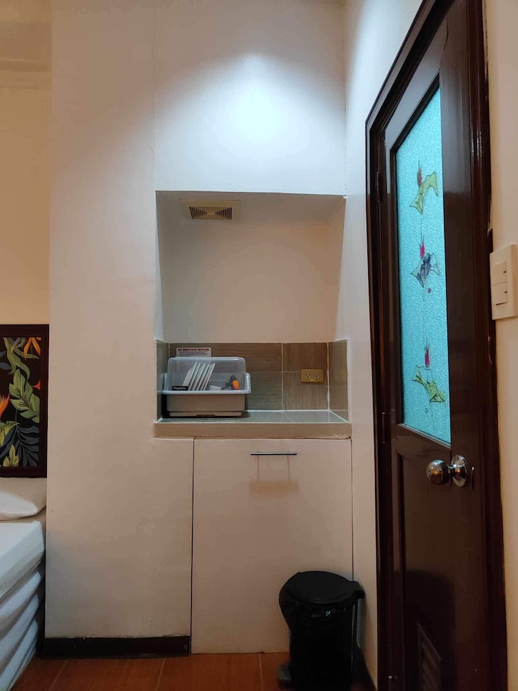 Basic Room, 2 Double Beds, Non Smoking, Private Bathroom photo 3