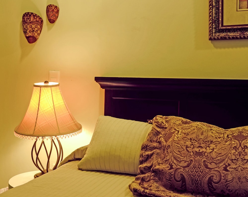 Deluxe Room, 1 King Bed photo 2