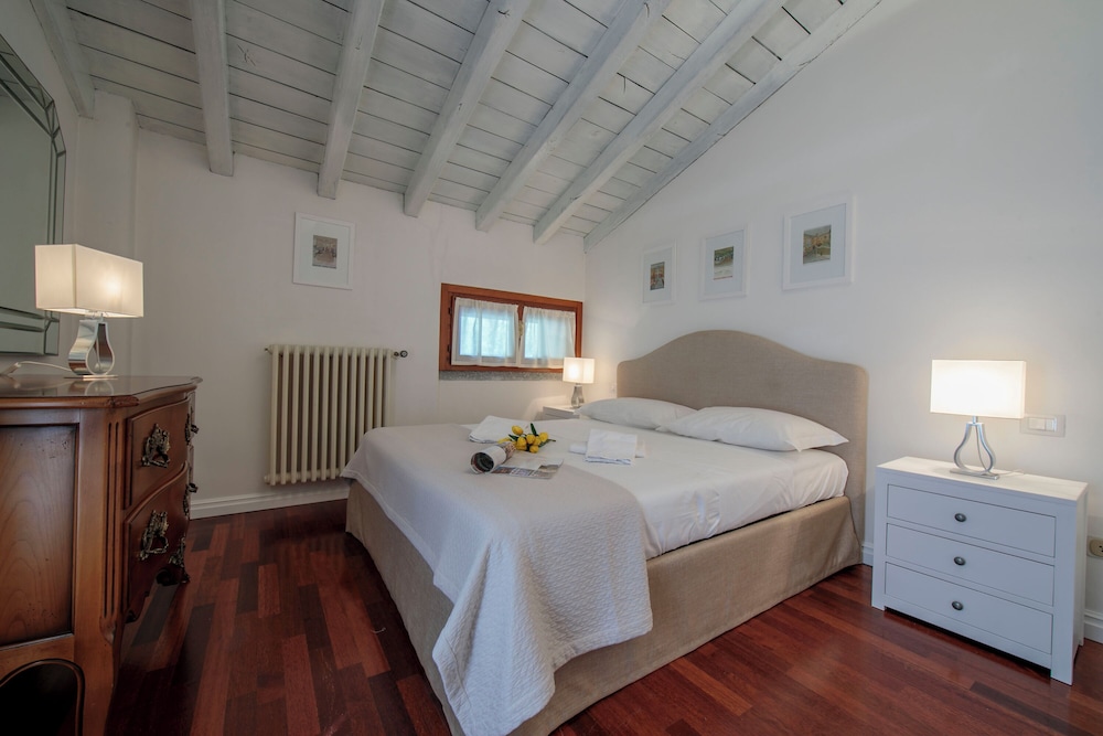 Villa, 3 Bedrooms, Private Pool, Lakeside photo 1