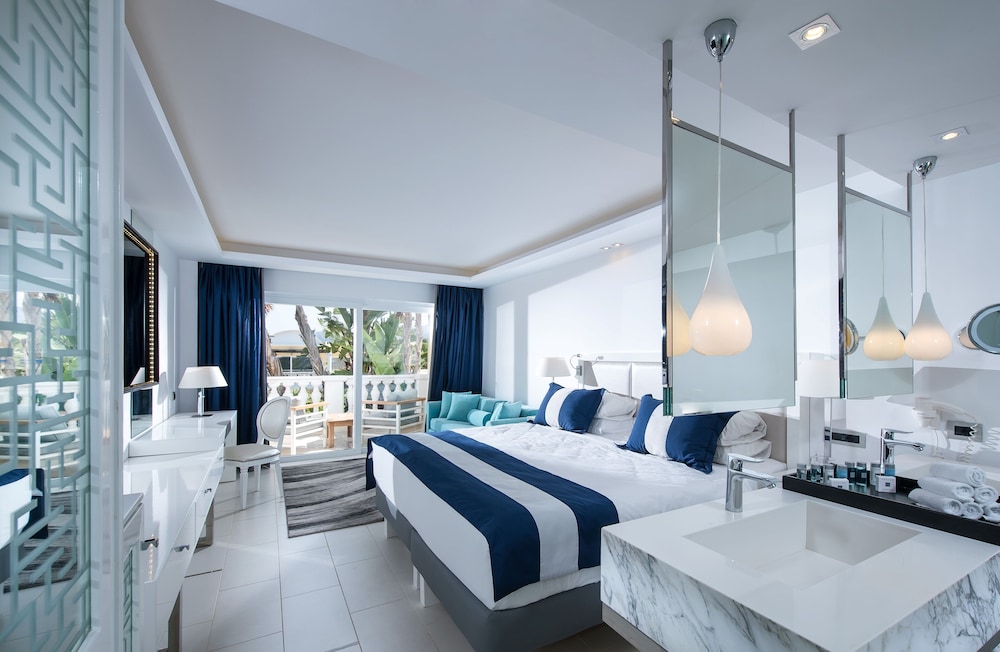 Island Suite with Garden View - Photo 1