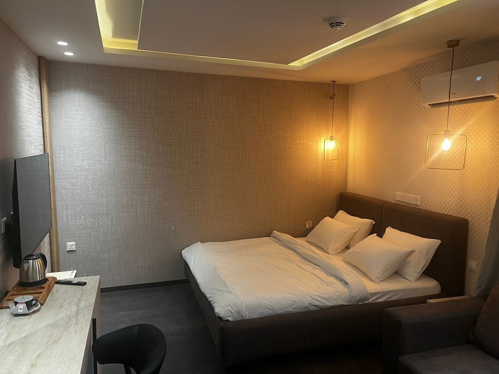Studio Suite, Housekeeping, Resort View