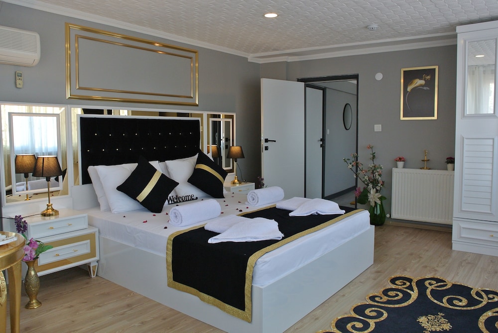 Junior Suite, 1 Bedroom, Refrigerator & Microwave, City View photo 1