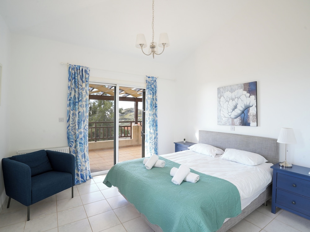Classic Villa, Pool View photo 3