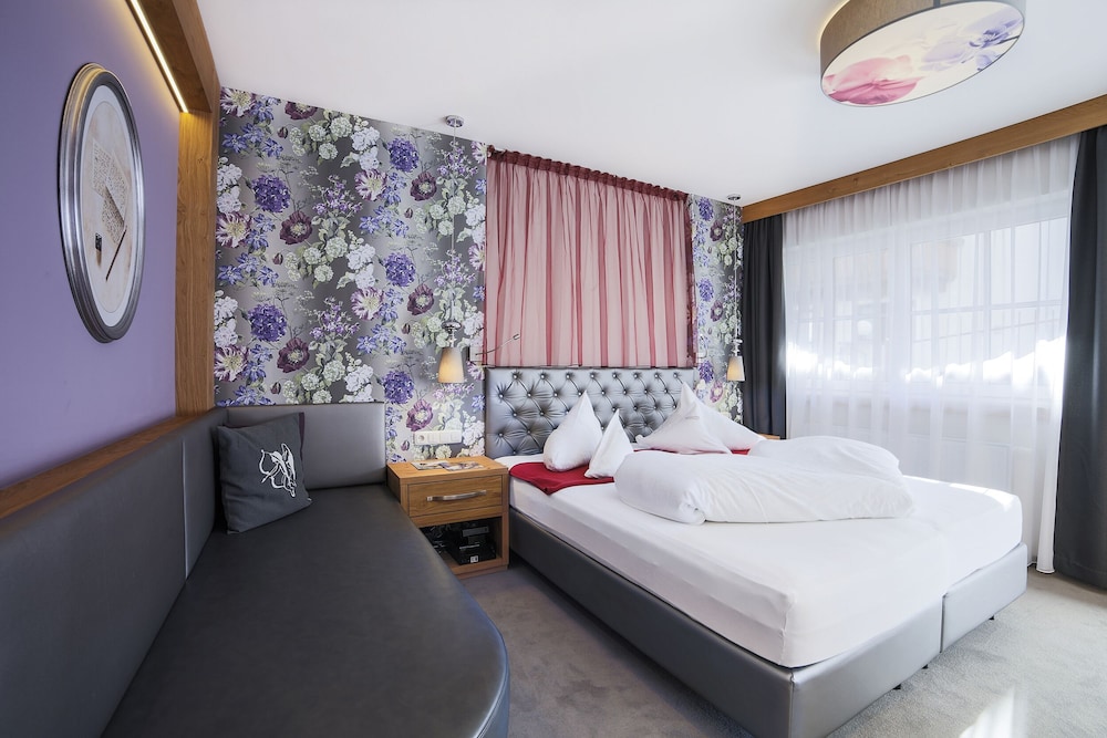 Romantic Double Room, Bathtub photo 3
