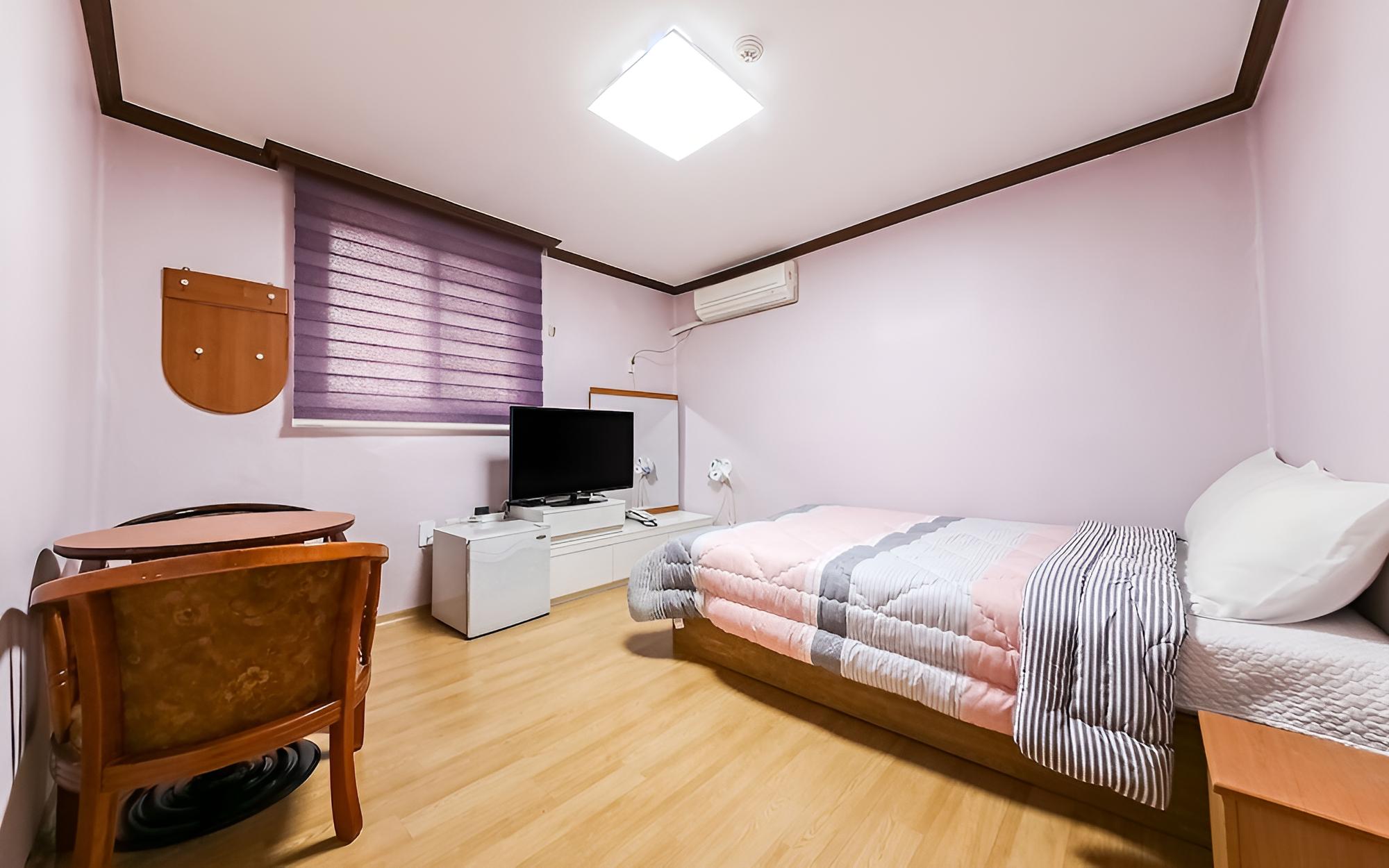 Room (General room a) - Photo 2