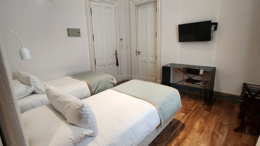 Classic Twin Room, 2 Twin Beds photo 2