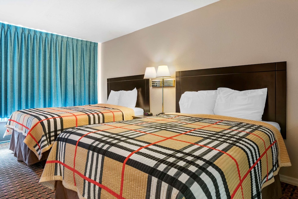 Room, 2 Double Beds, Accessible, Smoking photo 3