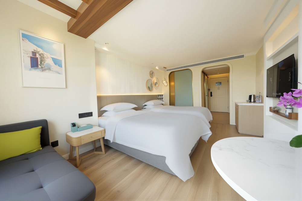 Deluxe Twin Room with City View photo 3