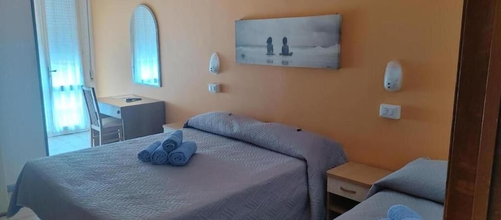 Economy Double Room photo 1