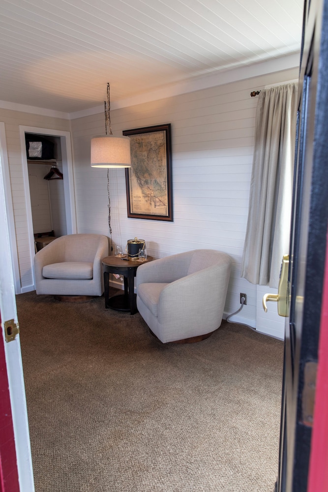Suite, 1 King Bed (Railcar) photo 3