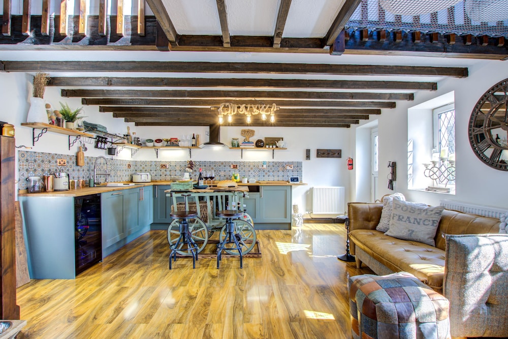 Luxury Cottage, Accessible, Ensuite (Luxury Cottage Sleeps 8 ) photo 1