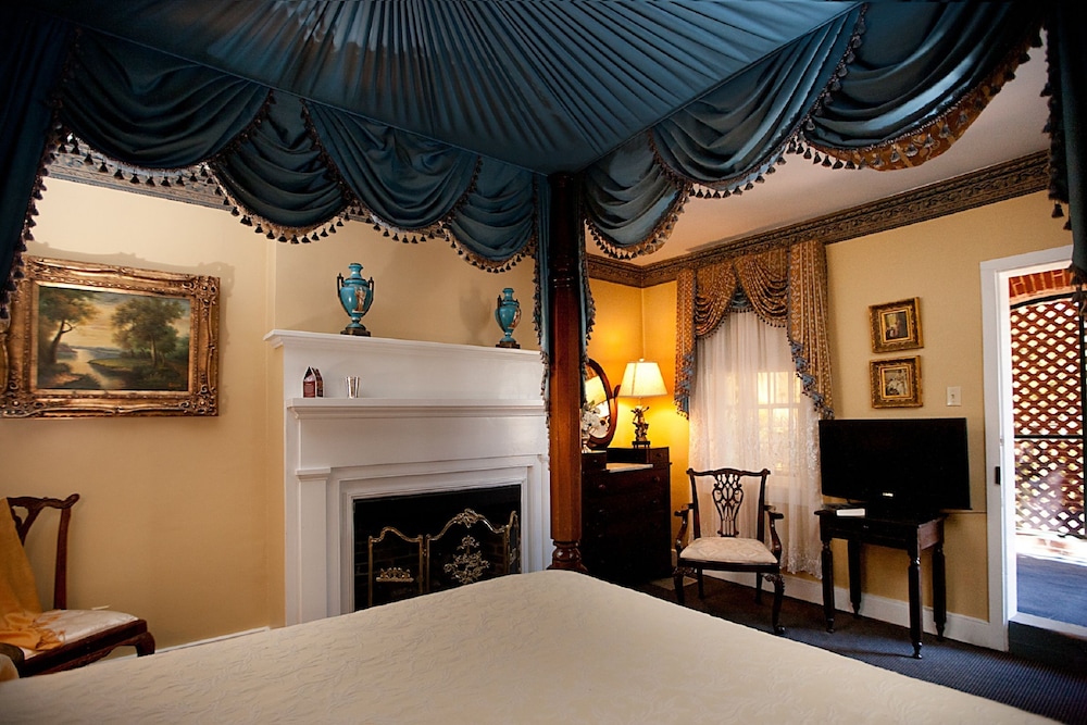 Deluxe Room, 1 Queen Bed - Photo 1