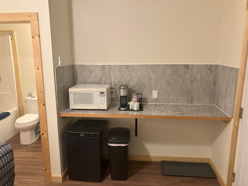 Single Room, 1 Queen Bed photo 2