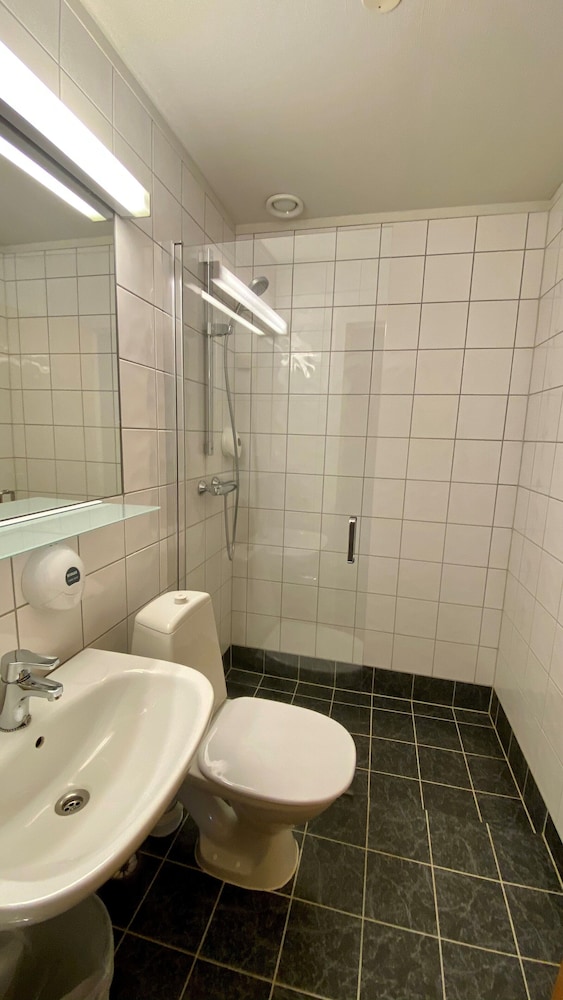 Economy Twin Room photo 2