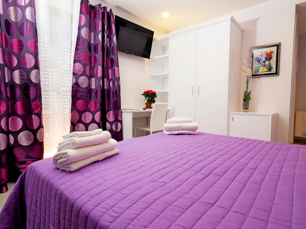 Deluxe Double Room, Balcony, Partial Sea View photo 2