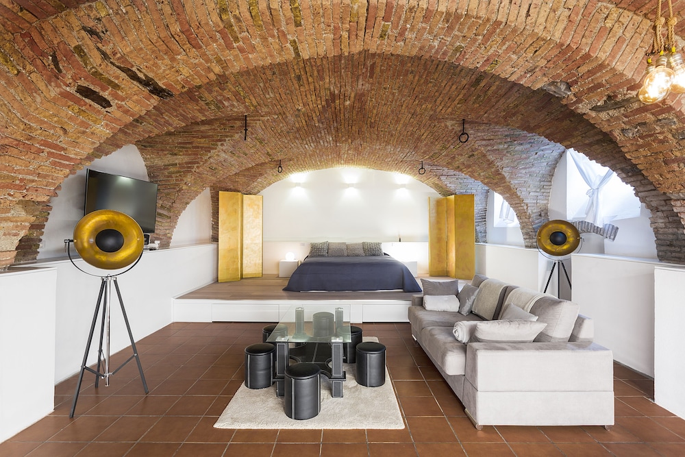 Dungeon Apartment photo 2