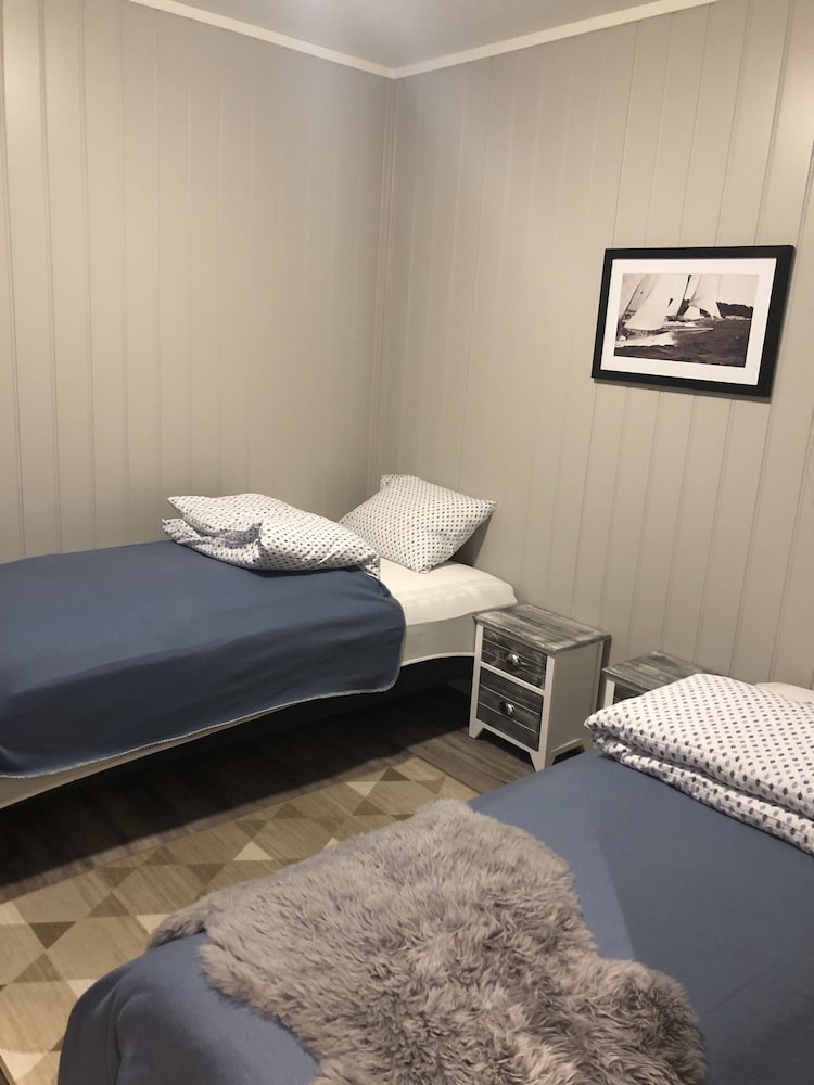 Standard Apartment, 4 Bedrooms (Rorbu Båtsfjord) photo 2