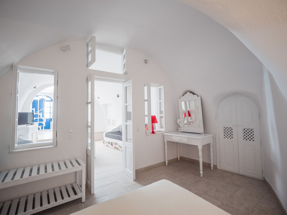 Cave Suite with Outdoor Hot Tub - Annex Building