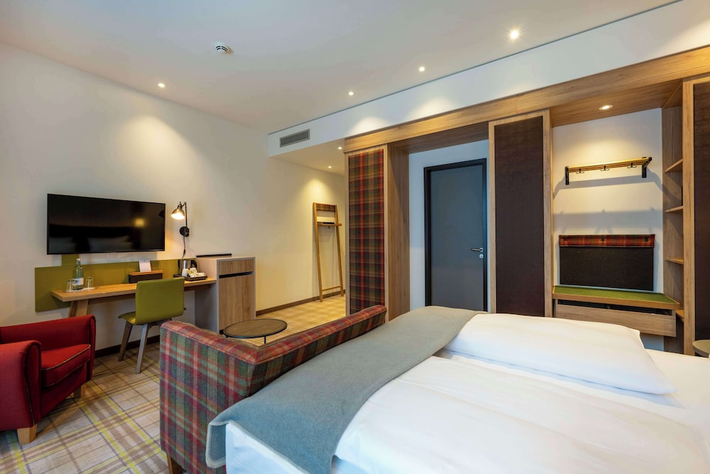 Junior Suite, 1 King Bed, Bathtub - Photo 4