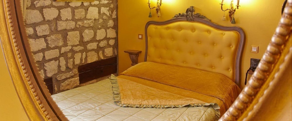 Classic Double Room thumbnail 6