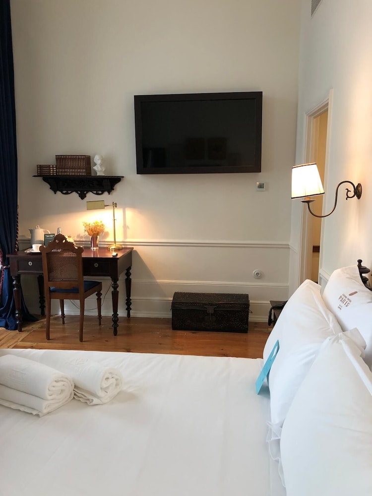 Deluxe Room - Photo 7