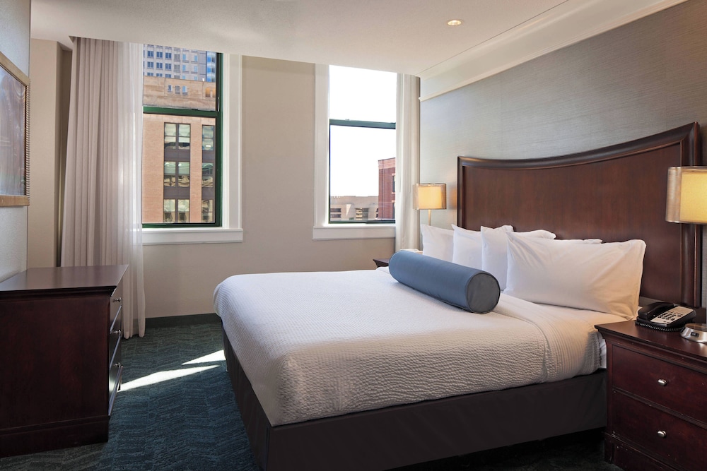 Suite, 1 Bedroom, Corner photo 2