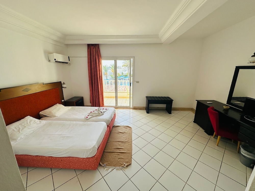 Triple Room, Sea View - Photo 9