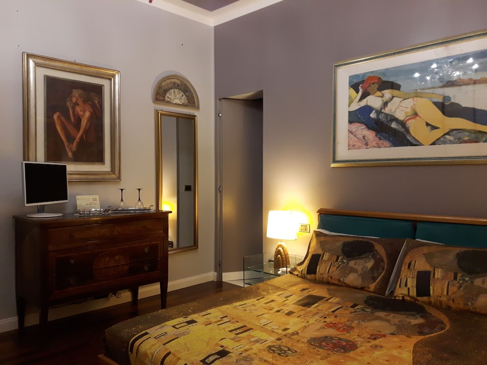 Deluxe Double Room, Garden View (Laura)