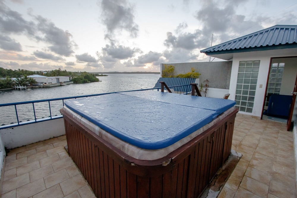 Deluxe Room, Ocean View photo 3