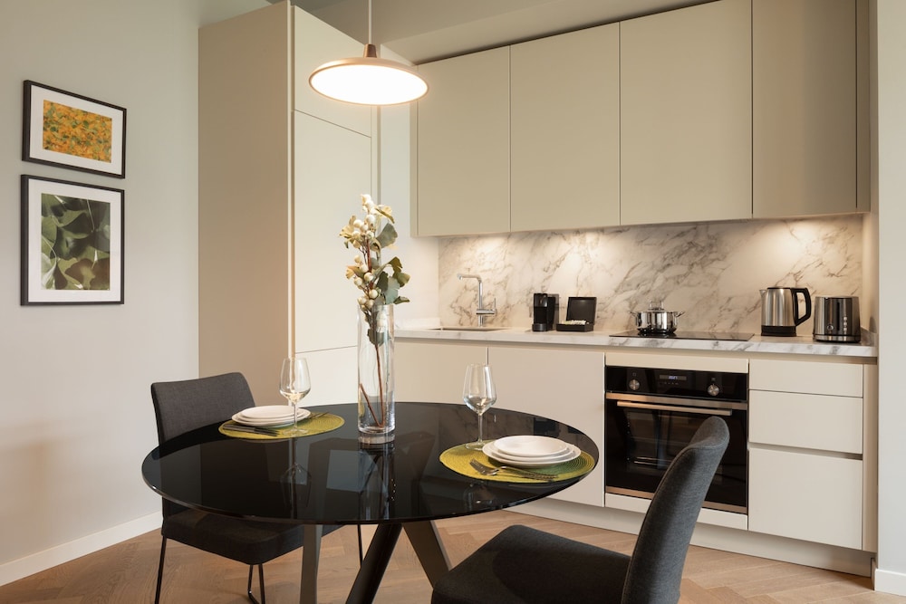 Deluxe Apartment, 1 Bedroom, Terrace, City View thumbnail 6