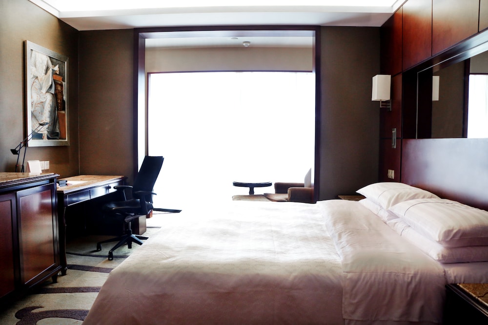 Club Studio Suite, 1 King Bed - Photo 4