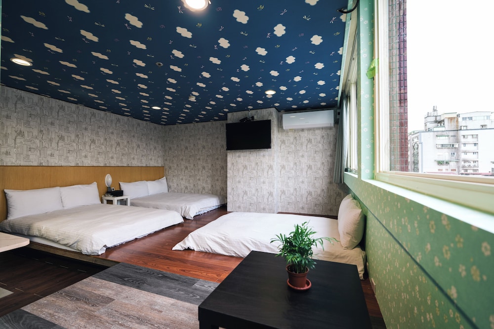Room (6-Person)