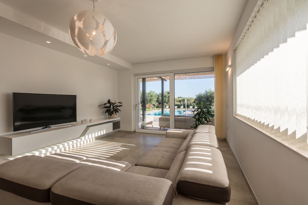 Villa, 4 Bedrooms photo 1