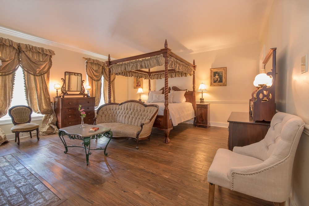 Room, Private Bathroom (The Clara Room)