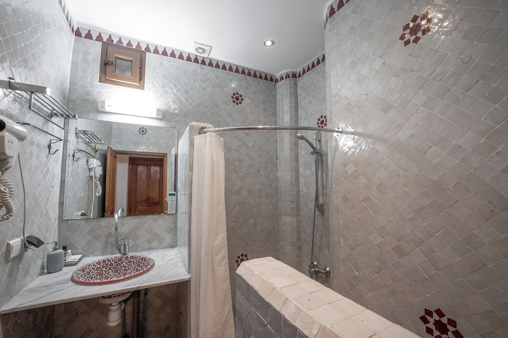 Standard Double or Twin Room photo 3