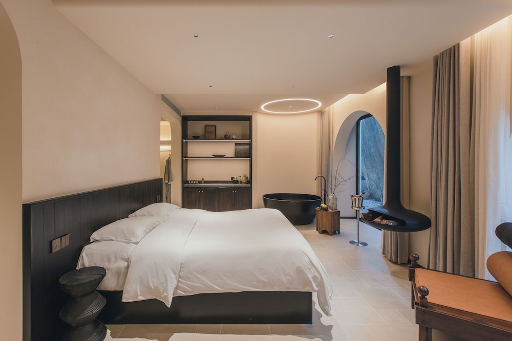 Standard Double Room, Hill View photo 3