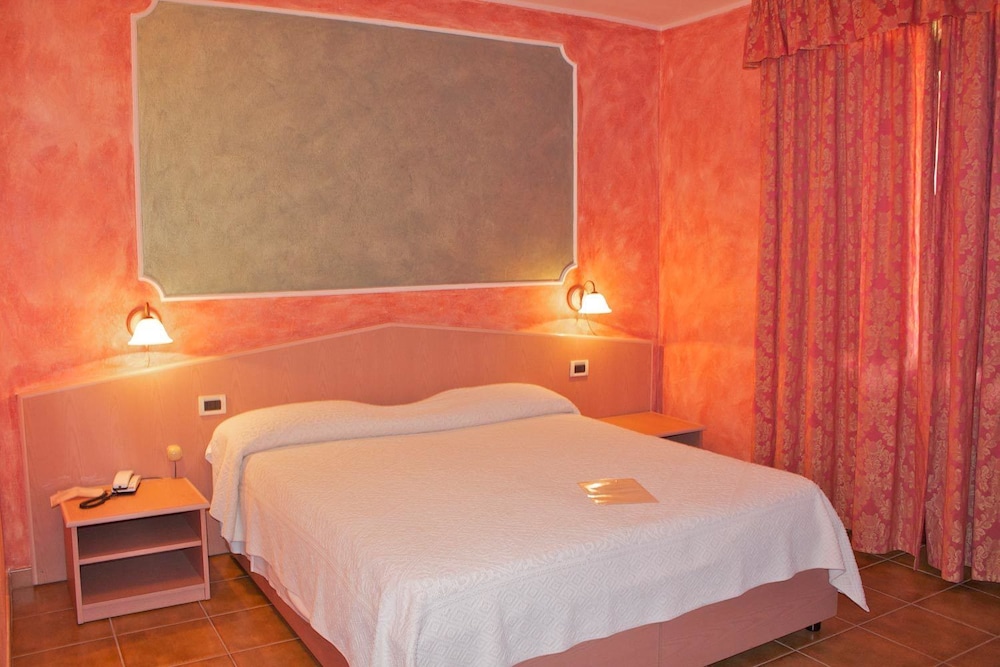 Double Room (accessible, up to 3 people) photo 2